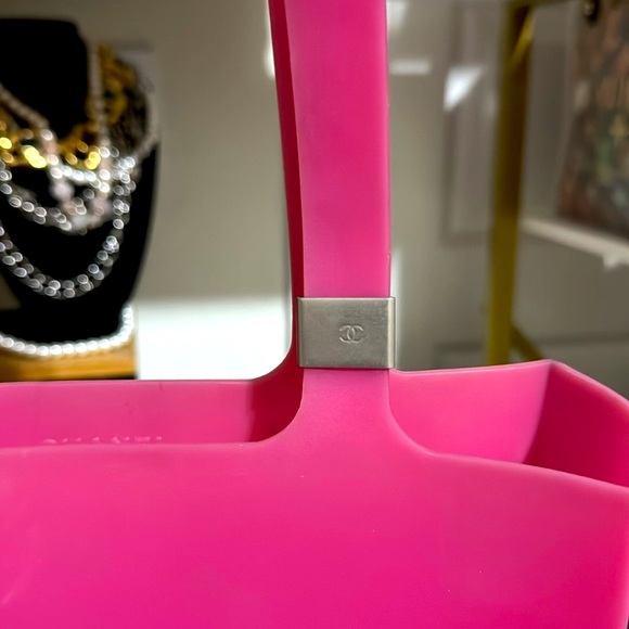 Authentic CHANEL Jelly Logo Tote - Picture 12 of 17